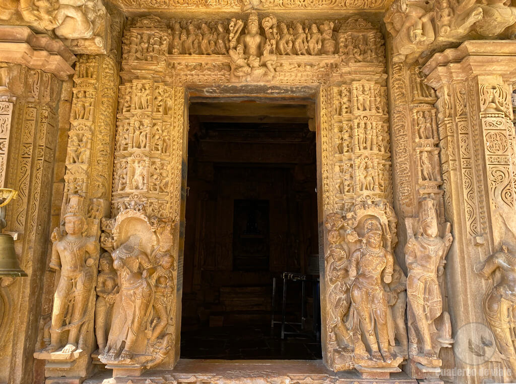 La impresionante portada del templo Parsavanath (Grupo Este) La impresionante portada del templo Parsavanath (Grupo Este)