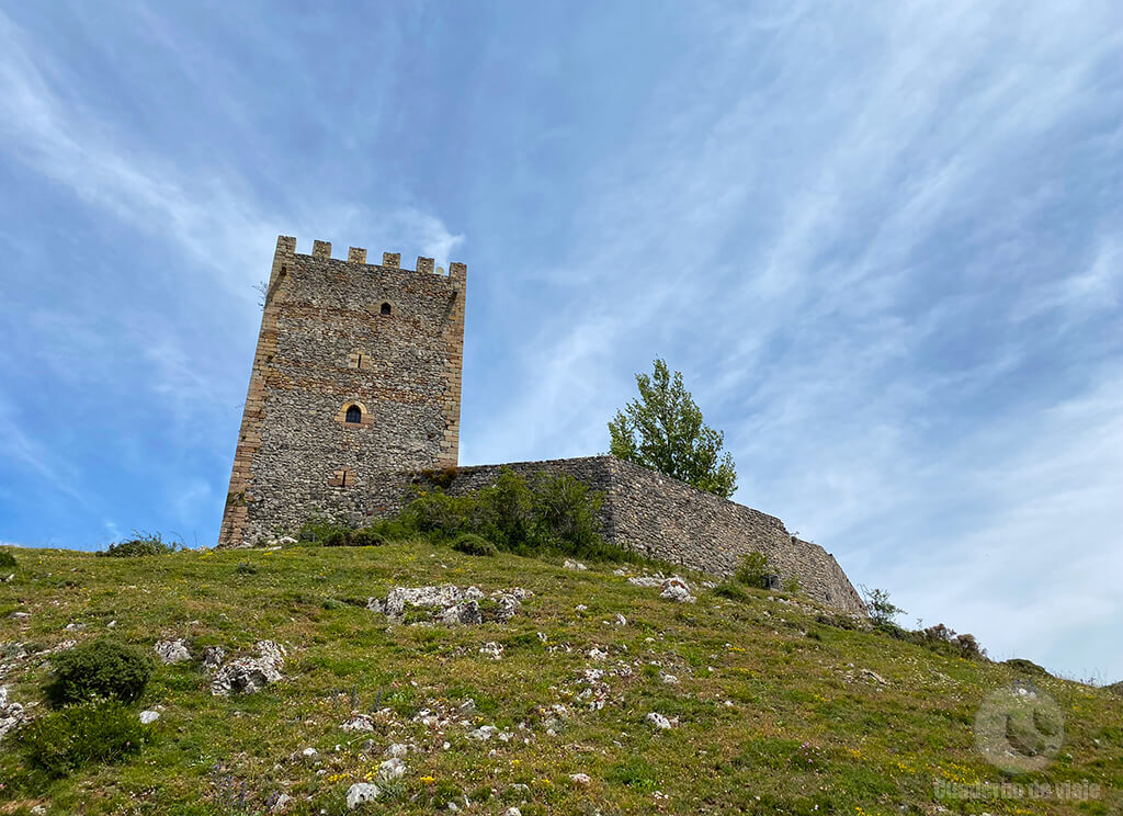 Castillo de Argüeso, muy cerca del nacimiento del Ebro Castillo de Argüeso, muy cerca del nacimiento del Ebro