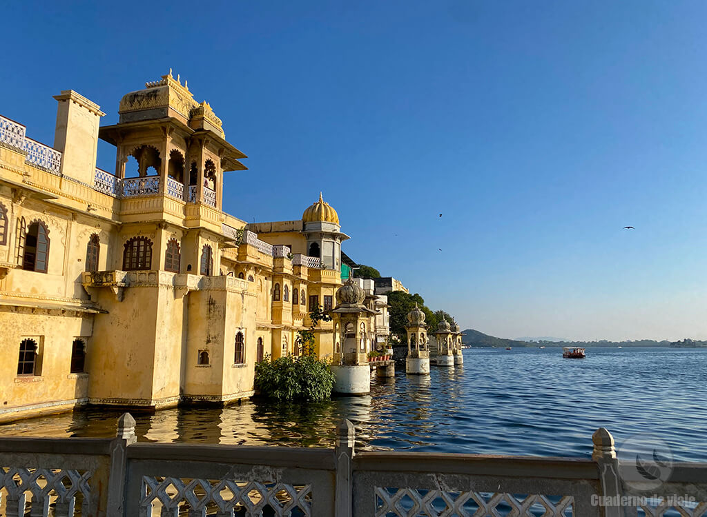 Vista del lago Pichola desde Gangour Ghat Vista del lago Pichola desde Gangour Ghat