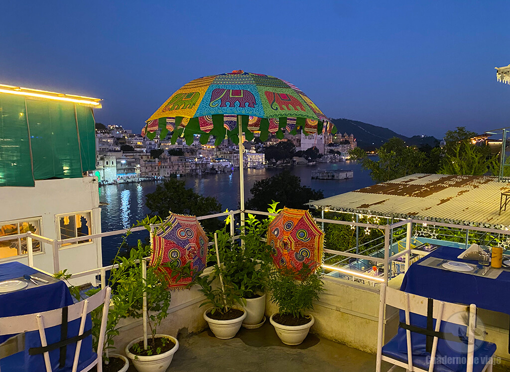 Azotea del Yummy Yoga Rooftop Restaurant con vistas al lago Azotea del Yummy Yoga Rooftop Restaurant con vistas al lago