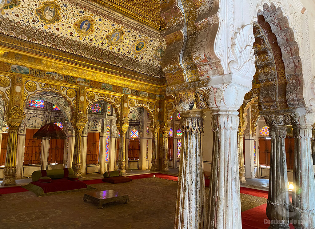 El Palacio de la Flores (Phool Mahal) es la estancia más suntuosa de la Fortaleza El Palacio de la Flores (Phool Mahal) es la estancia más suntuosa de la Fortaleza