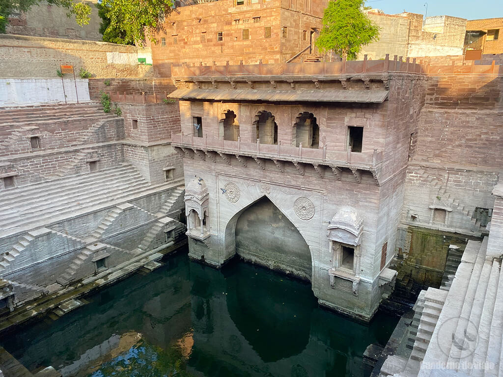 Pozo escalonado de Jodhpur o Toorji Ka Jhalra Bavdi Pozo escalonado de Jodhpur o Toorji Ka Jhalra Bavdi