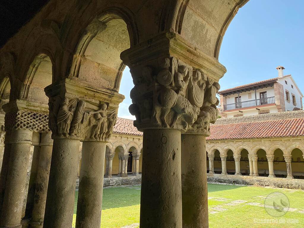 Claustro románico de la Colegiata de Santa Juliana Claustro románico de la Colegiata de Santa Juliana