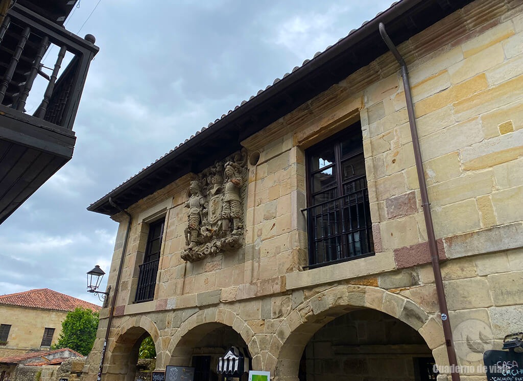 Casa de los Hombrones (Santillana del Mar) Casa de los Hombrones (Santillana del Mar)