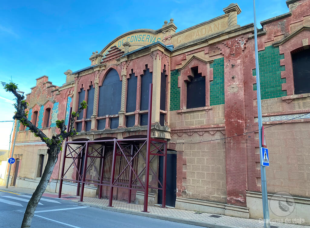 La bonita fábrica de conservas Galo Adán, hoy abandonada La bonita fábrica de conservas Galo Adán, hoy abandonada