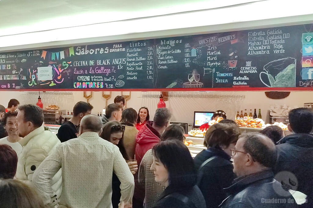 La concurrida barra del Bar Sabor.es La concurrida barra del Bar Sabor.es