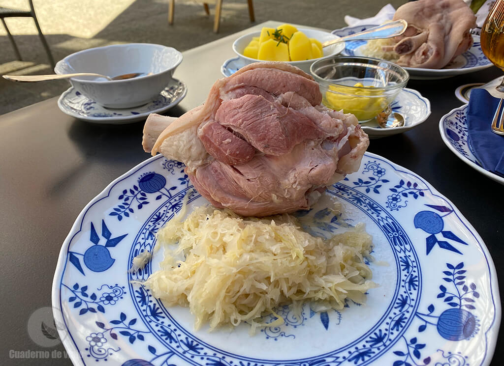 Codillo con chucrut del restaurante Schweine Schulze Codillo con chucrut del restaurante Schweine Schulze