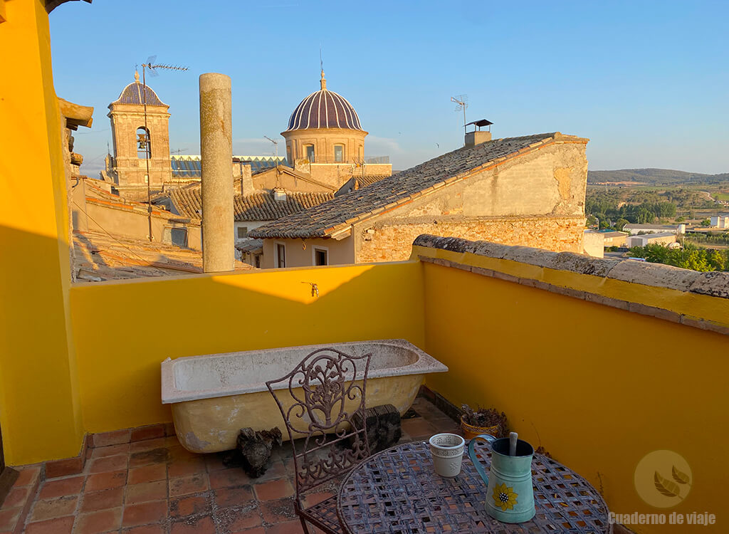 Terraza de la Casa Rakkana con vistas a la iglesia de San Nicolás Terraza de la Casa Rakkana con vistas a la iglesia de San Nicolás