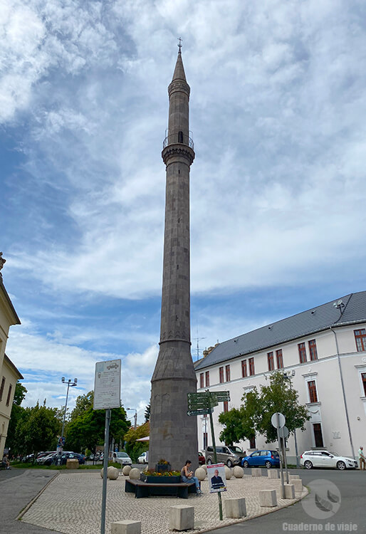 El imponente Minarete otomano de Eger El imponente Minarete otomano de Eger