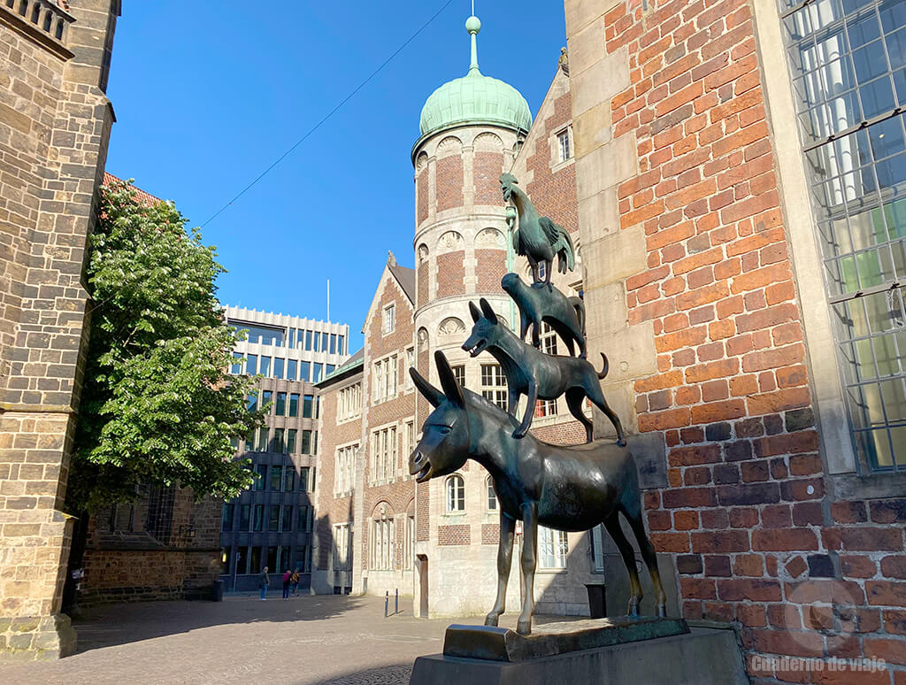 La famosa estatua de Los músicos de Bremen La famosa estatua de Los músicos de Bremen