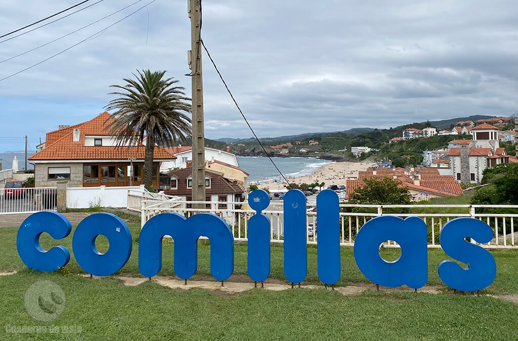 Letras corpóreas y playa de Comillas Letras corpóreas y playa de Comillas