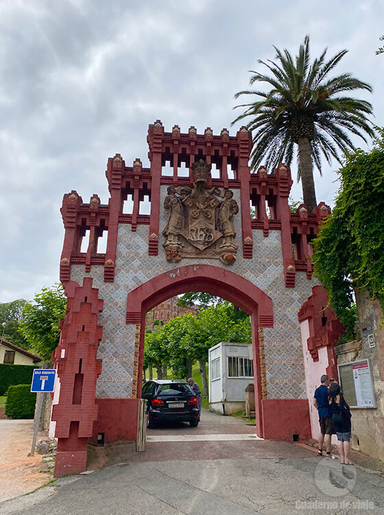 La Portalada, puerta de acceso de la Universidad Pontificia La Portalada, puerta de acceso de la Universidad Pontificia