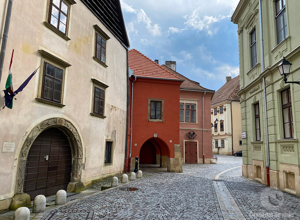 El precioso casco antiguo medieval de Sopron El precioso casco antiguo medieval de Sopron