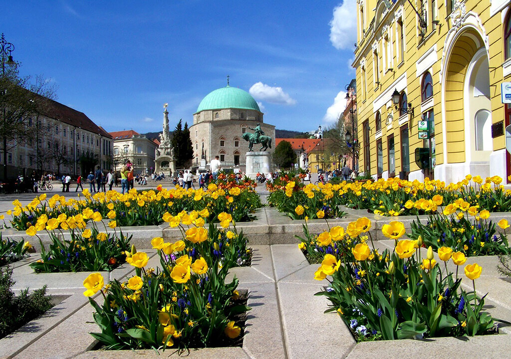 Plaza Széchenyi en Pécs Plaza Széchenyi en Pécs