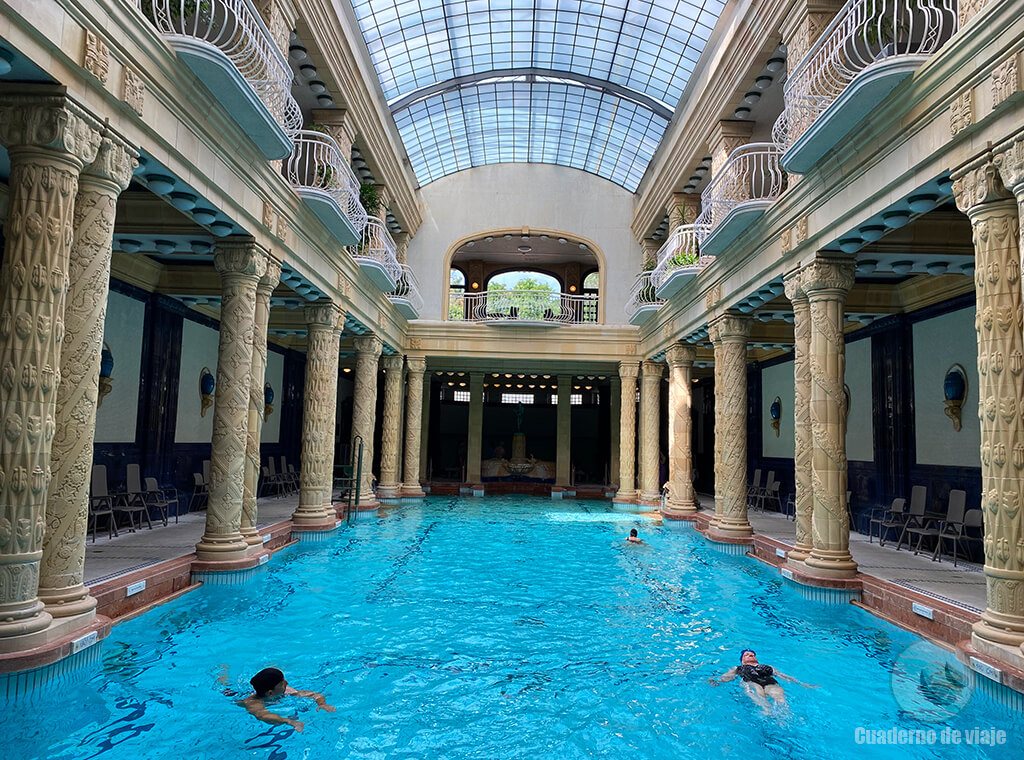 Piscina art nouveau de los Baños Gellért Piscina art nouveau de los Baños Gellért