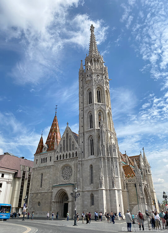 La Iglesia de Matias en el barrio del castillo (Budapest) La Iglesia de Matias en el barrio del castillo (Budapest)