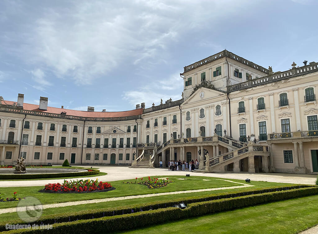 Castillo de Esterházy, situado a 25 kilómetros de Sopron Castillo de Esterházy, situado a 25 kilómetros de Sopron