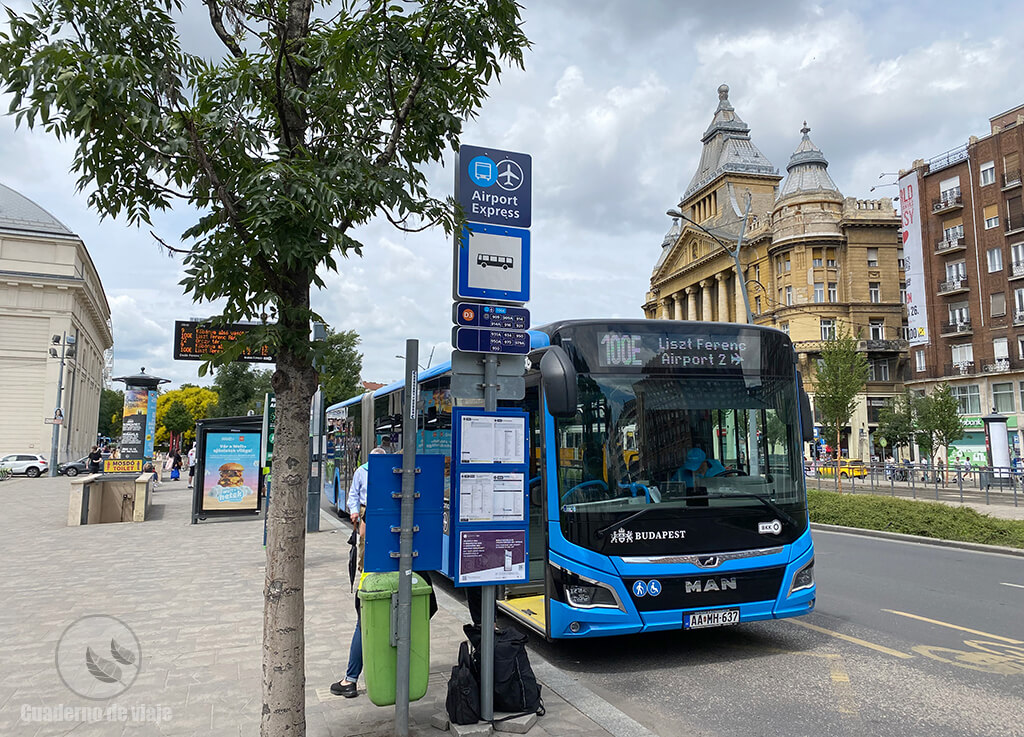 El autobus 100E conecta el aeropuerto con el centro de Budapest El autobus 100E conecta el aeropuerto con el centro de Budapest