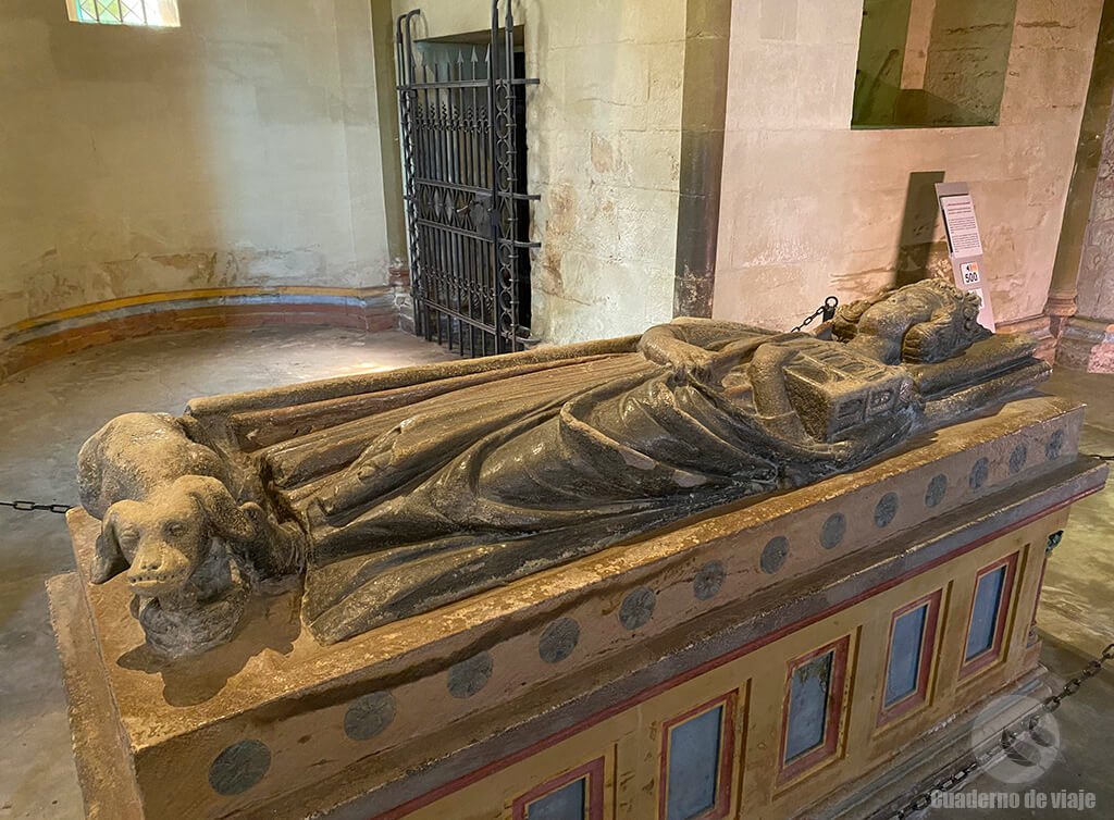 Sarcófago de Enrique III en la Capilla de San Ulrico Sarcófago de Enrique III en la Capilla de San Ulrico