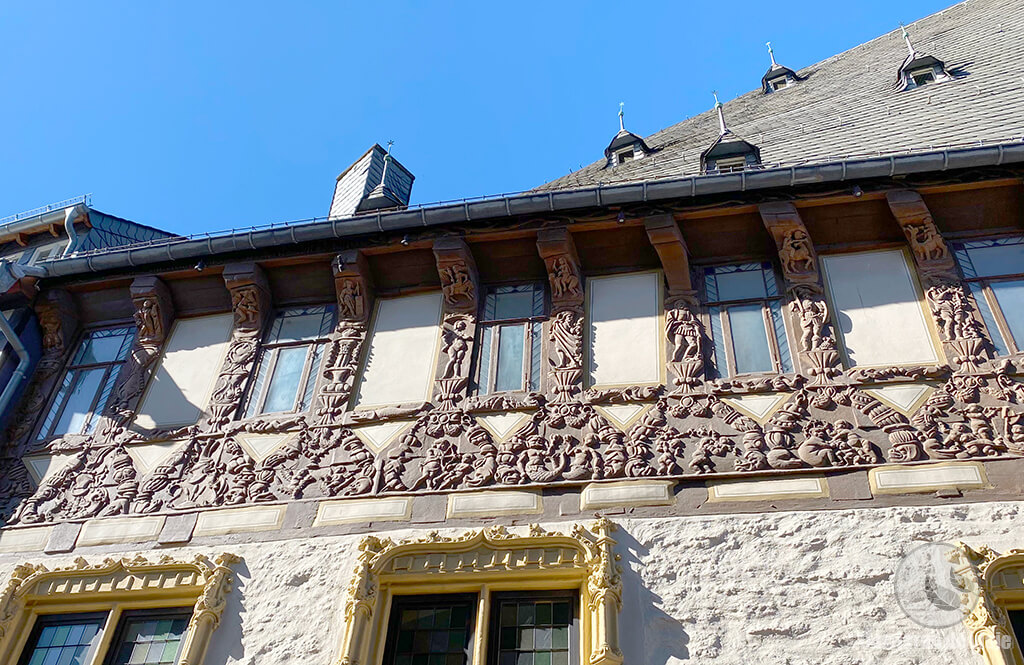 Detalle de las magníficas tallas de la casa señorial Brusttuch Detalle de las magníficas tallas de la casa señorial Brusttuch
