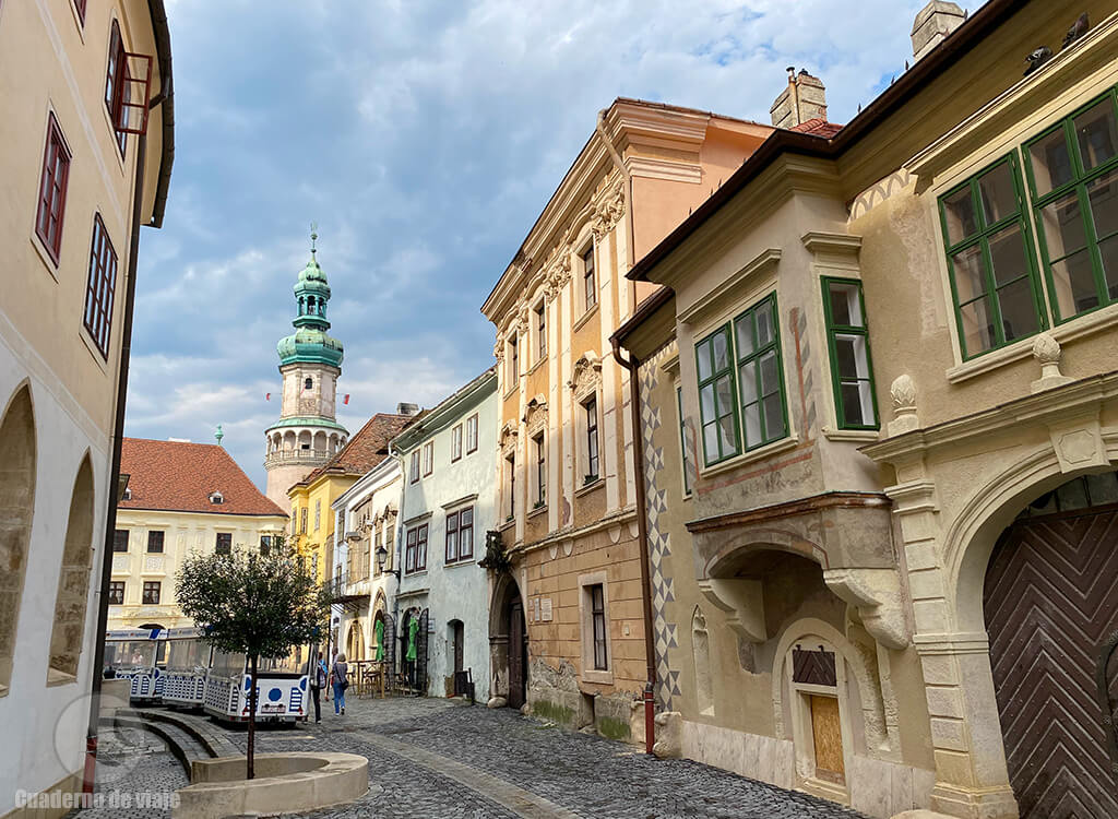 Centro histórico de Sopron con la Torre del Fuego al fondo Centro histórico de Sopron con la Torre del Fuego al fondo