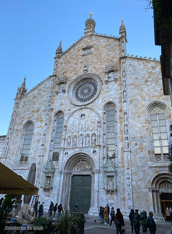 Fachada del Duomo o Catedral de Como de estilo gótico-renacentista Fachada del Duomo o Catedral de Como de estilo gótico-renacentista