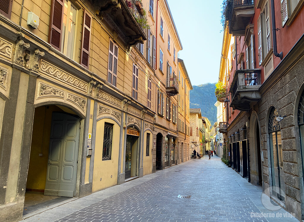 Via Lambertenghi (casco antiguo de Como) Via Lambertenghi (casco antiguo de Como)