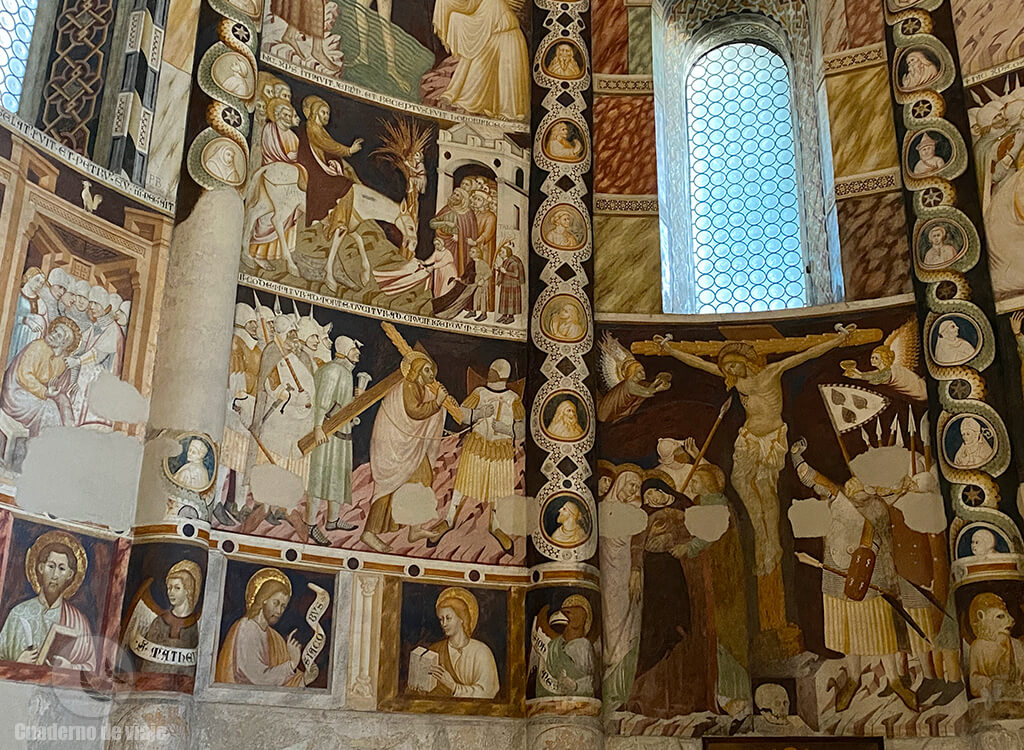 Frescos del siglo XIV en el ábside de la basílica de Sant'Abbondio Frescos del siglo XIV en el ábside de la basílica de Sant'Abbondio