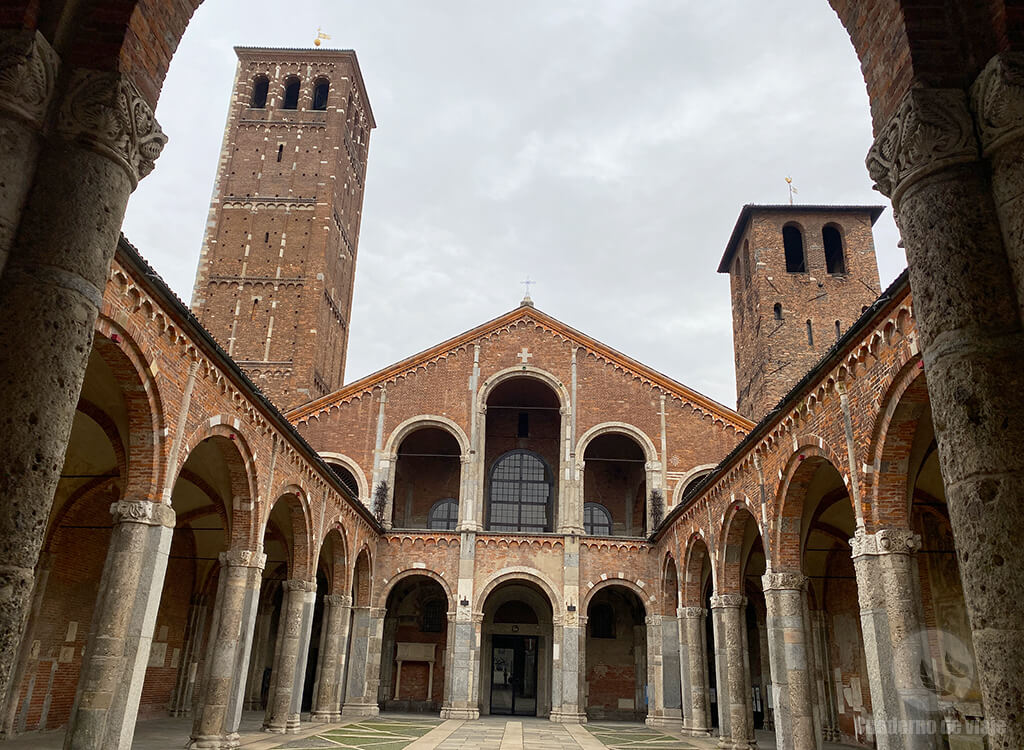 Atrio de la basílica de San Ambrosio Atrio de la basílica de San Ambrosio