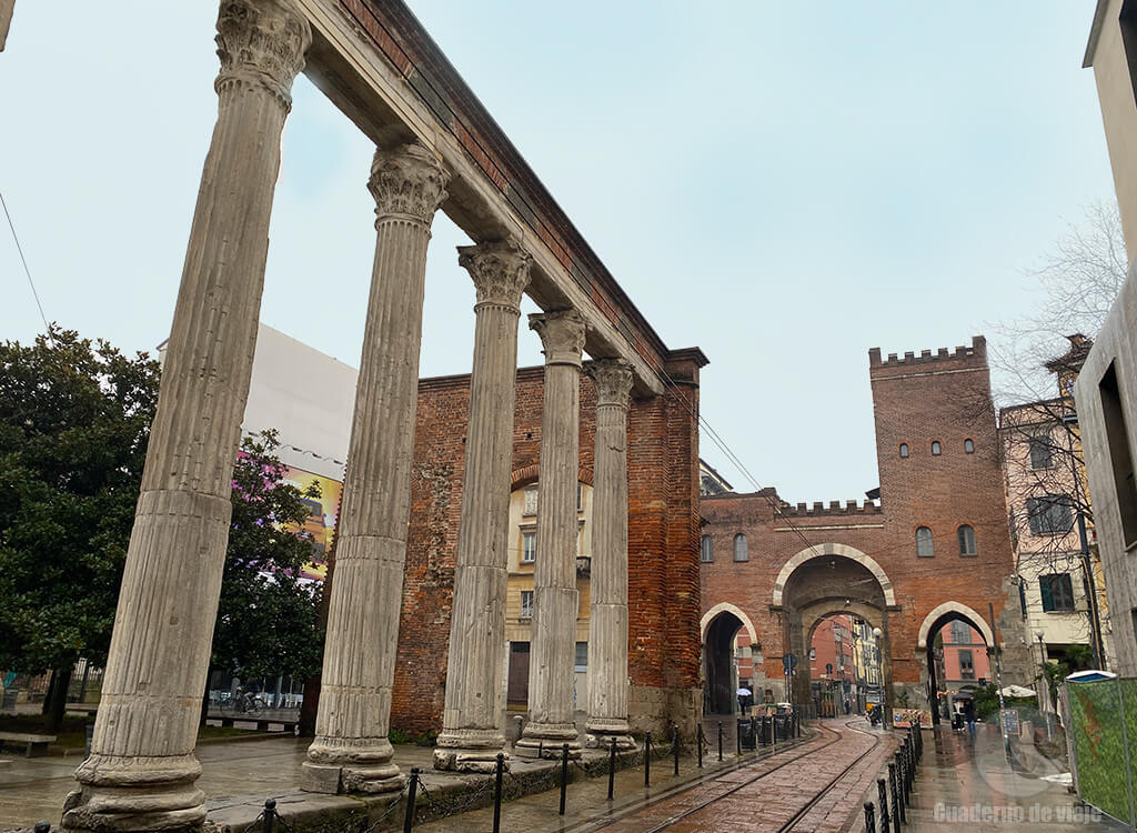 Columnas romanas de San Lorenzo y Porta Ticinese medieval (Milán) Columnas romanas de San Lorenzo y Porta Ticinese medieval (Milán)