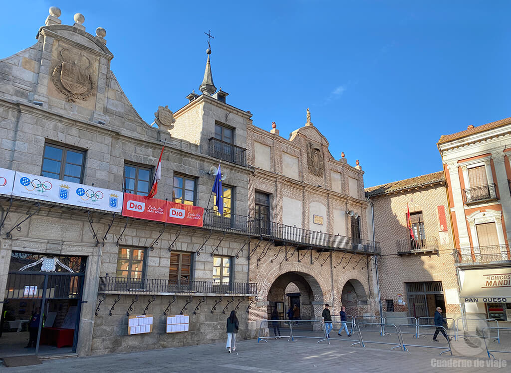 Ayuntamiento, Casa de los Arcos y Palacio Real Testamentario (Plaza Mayor) Ayuntamiento, Casa de los Arcos y Palacio Real Testamentario (Plaza Mayor)