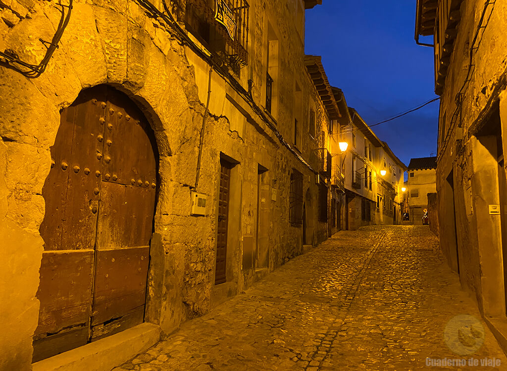 Calle de Los Herreros, en el centro histórico de Sigüenza Calle de Los Herreros, en el centro histórico de Sigüenza