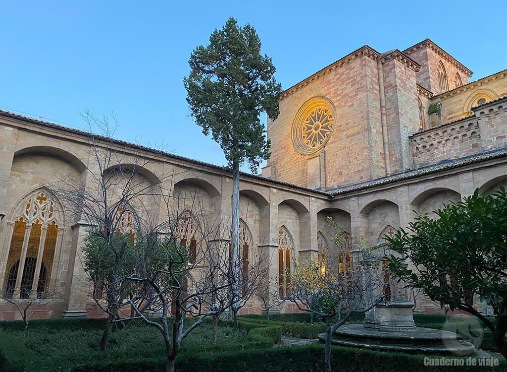 Claustro gótico de la catedral Claustro gótico de la catedral