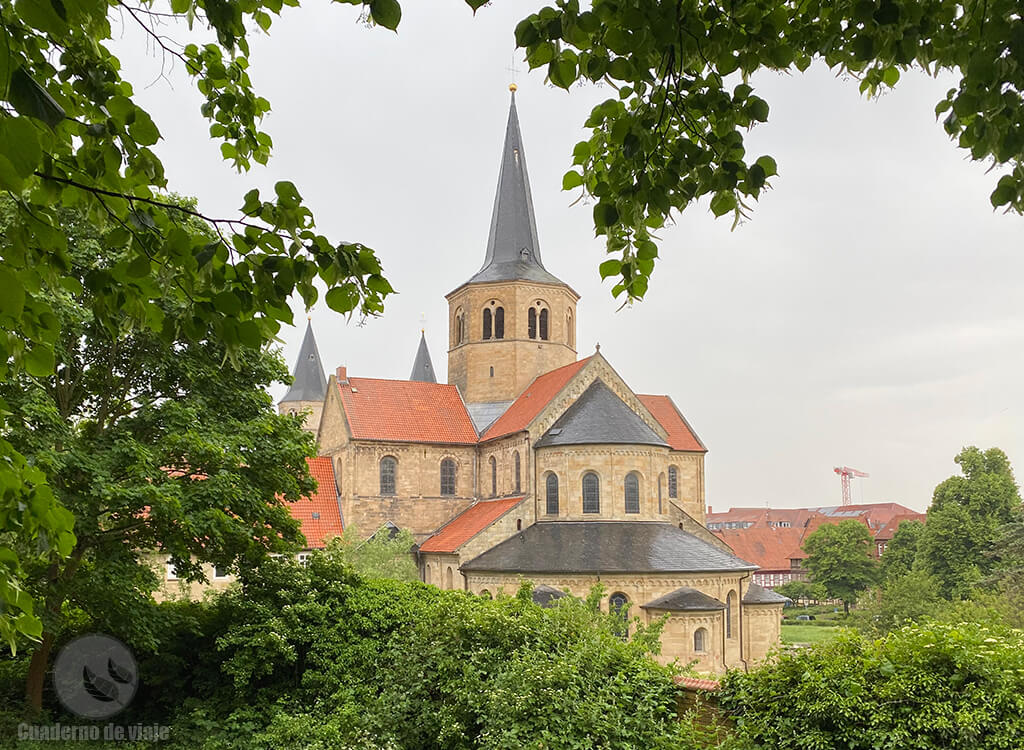 Basílica de San Gotardo desde el parque de las antiguas murallas (Wallanlagen) Basílica de San Gotardo desde el parque de las antiguas murallas (Wallanlagen)