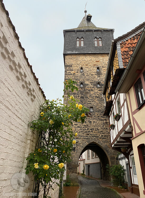 La Kehrwiederturm, una torre de la muralla sur de Hildesheim La Kehrwiederturm, una torre de la muralla sur de Hildesheim