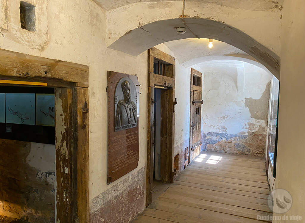 Algunas de las celdas de la prisión del castillo Algunas de las celdas de la prisión del castillo