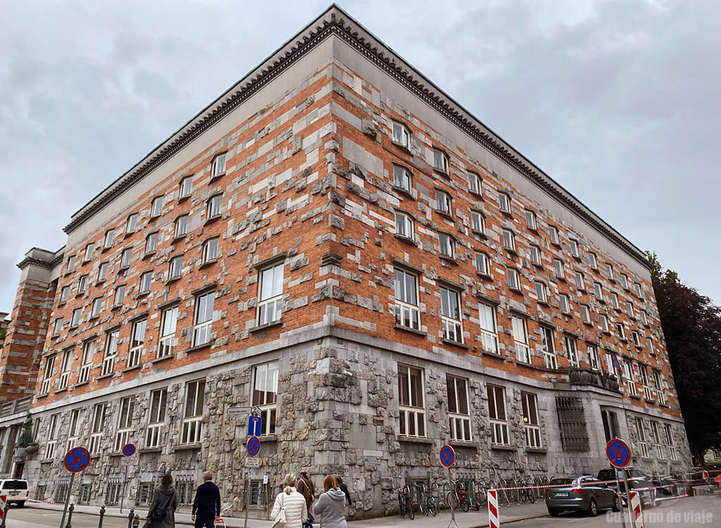 Biblioteca Nacional y Universitaria de Eslovenia (Narodna in univerzitetna knjižnica) Biblioteca Nacional y Universitaria de Eslovenia (Narodna in univerzitetna knjižnica)