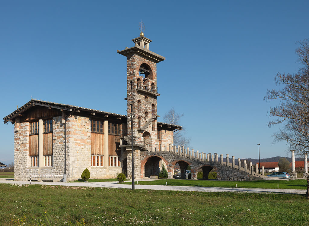 Iglesia de San Miguel (Cerkev sv. Mihaela) Iglesia de San Miguel (Cerkev sv. Mihaela)