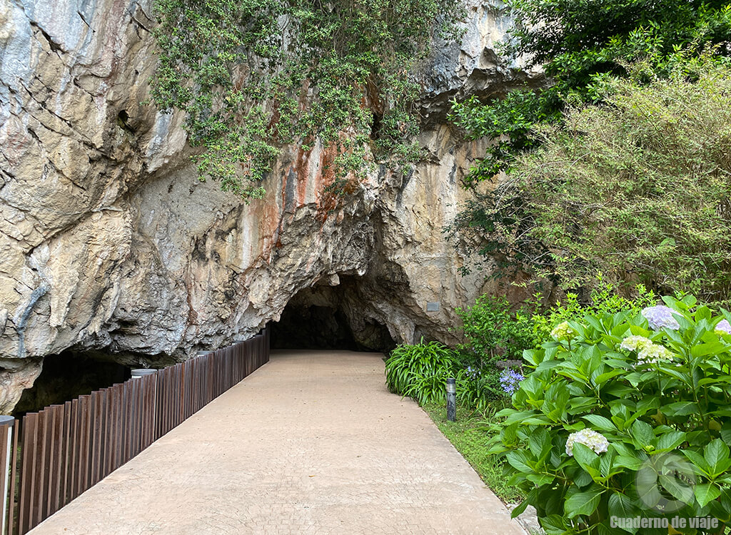 Acceso a la Cueva de Tito Bustillo Acceso a la Cueva de Tito Bustillo