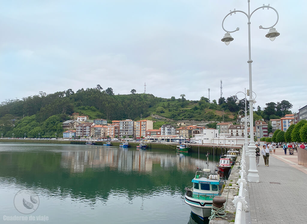 Muchos de los restaurantes se encuentran frente al puerto y la lonja de pescado Muchos de los restaurantes se encuentran frente al puerto y la lonja de pescado