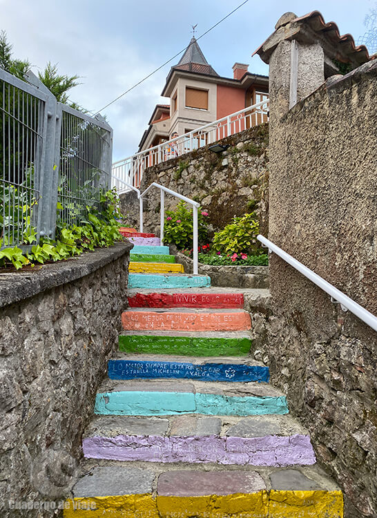 Escalera de colores del barrio de El Portiell Escalera de colores del barrio de El Portiell