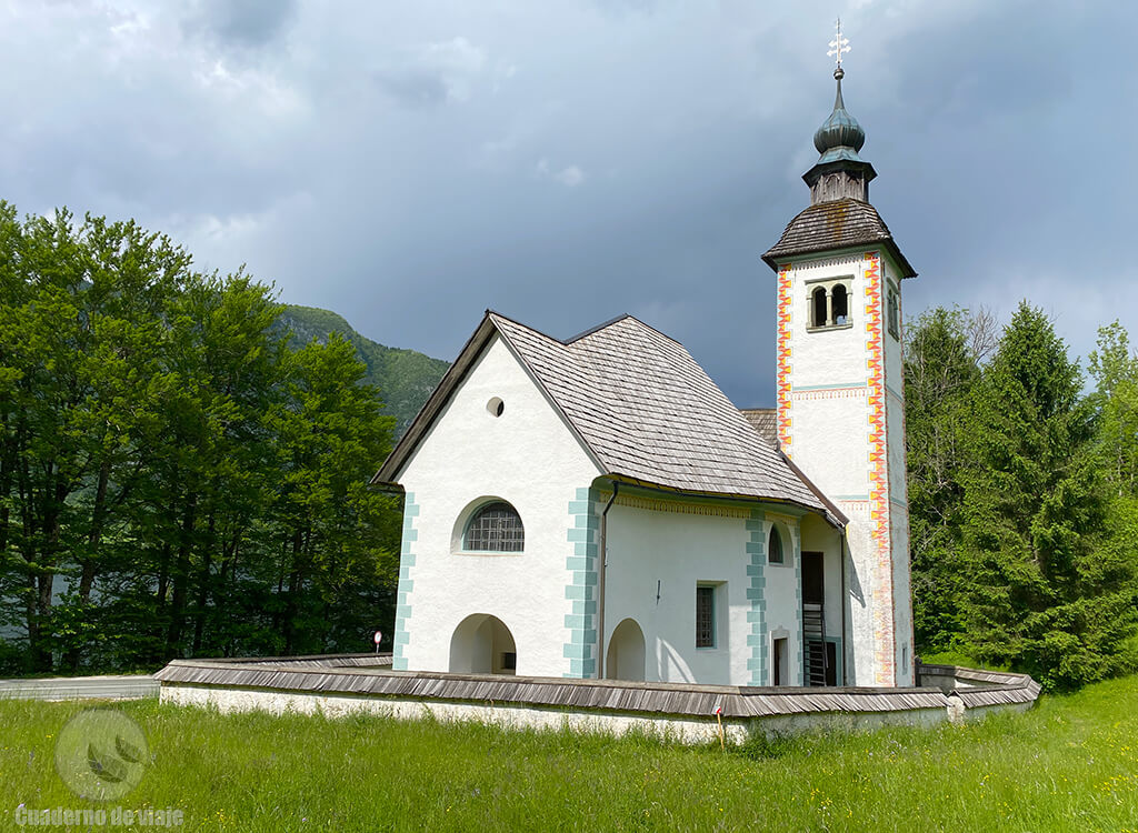 La Iglesia del Espíritu Santo en la carretera que une Ribčev Laz con Ukanc La Iglesia del Espíritu Santo en la carretera que une Ribčev Laz con Ukanc