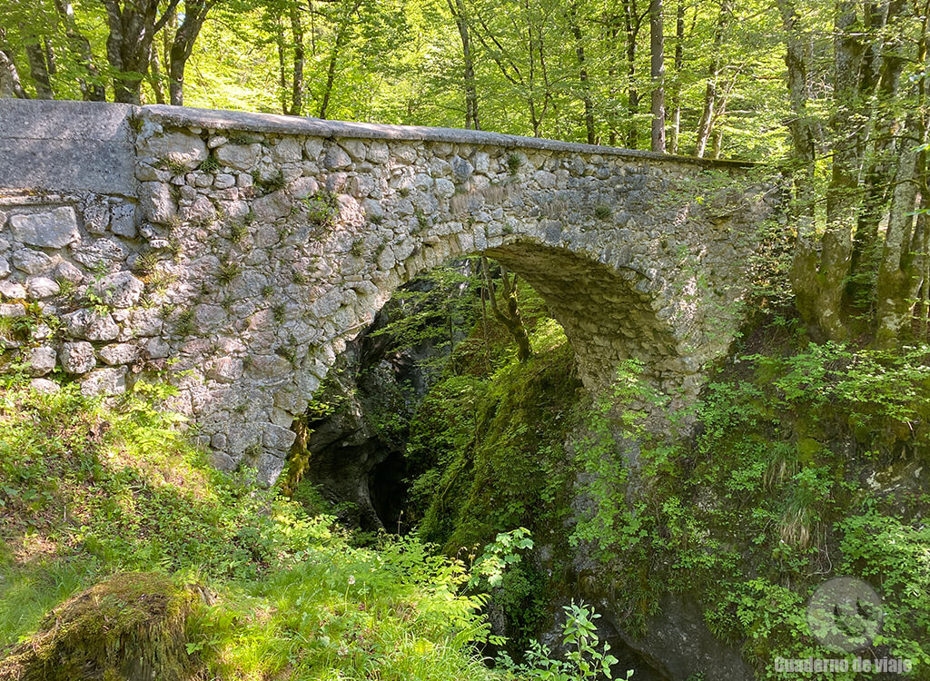 Puente del Diablo (Hudičev most) en la Garganta de Mostnica Puente del Diablo (Hudičev most) en la Garganta de Mostnica