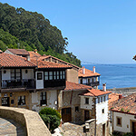 Lastres, el encanto de un pueblo marinero asturiano