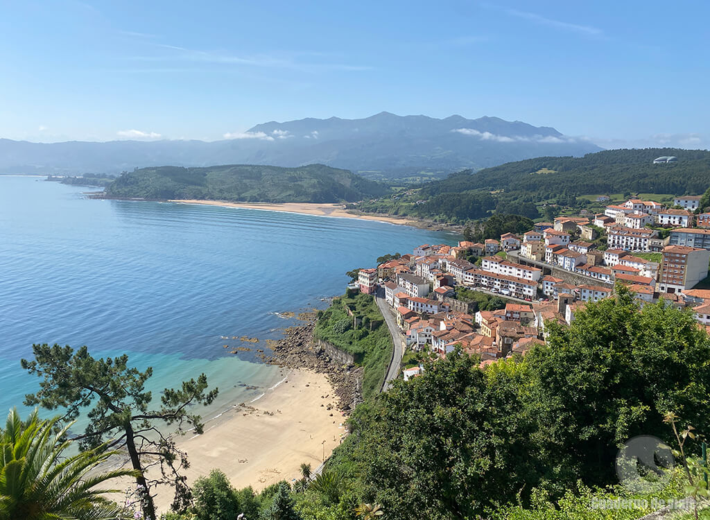Vista del pueblo y la costa asturiana desde el Mirador de San Roque Vista del pueblo y la costa asturiana desde el Mirador de San Roque