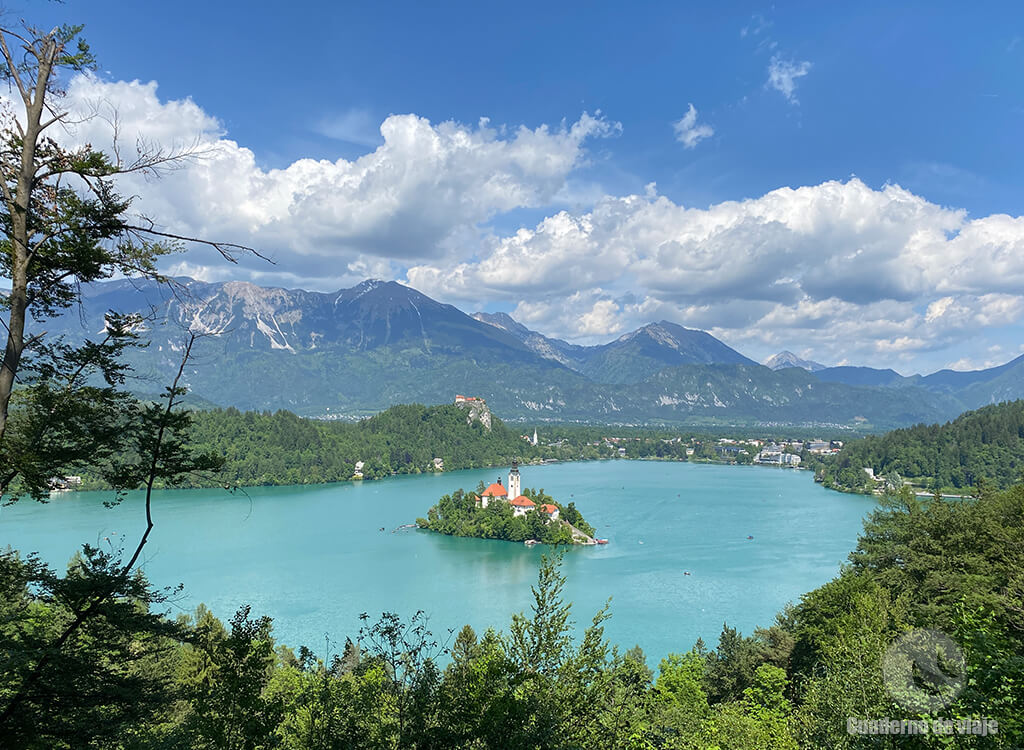 Vista del lago Bled desde el Mirador de Ojstrica Vista del lago Bled desde el Mirador de Ojstrica