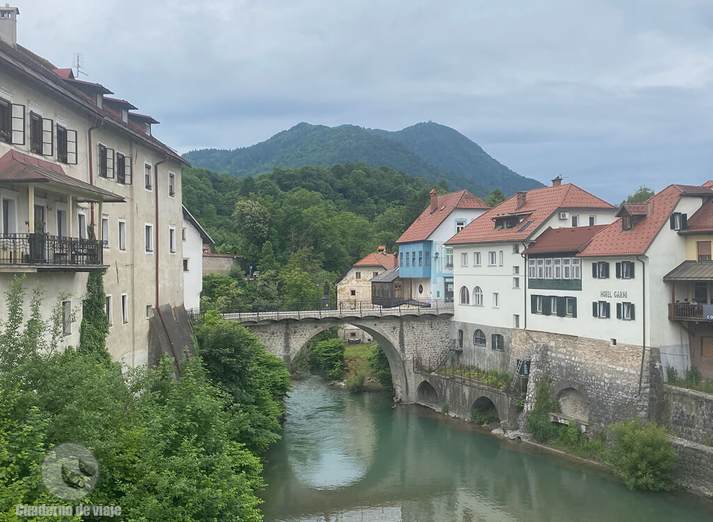 Puente de los Capuchinos del siglo XIV, el más antiguo de Eslovenia (Škofja Loka) Puente de los Capuchinos del siglo XIV, el más antiguo de Eslovenia (Škofja Loka)