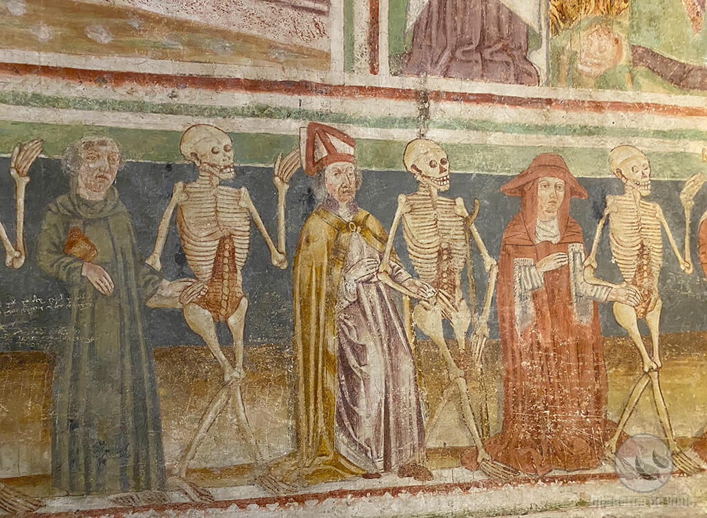 Frescos góticos de la 'Danza de la Muerte' Iglesia de la Santísima Trinidad Frescos góticos de la 'Danza de la Muerte' Iglesia de la Santísima Trinidad