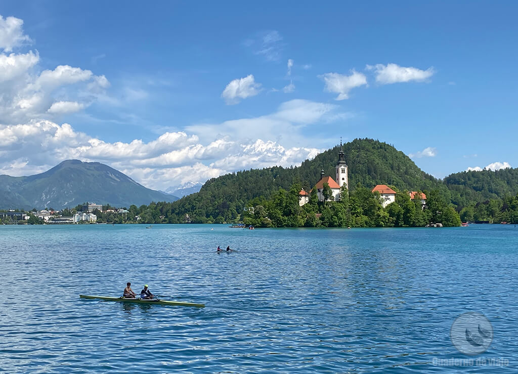 En el lago Bled se encuentra el Centro Olímpico Esloveno de Remo En el lago Bled se encuentra el Centro Olímpico Esloveno de Remo