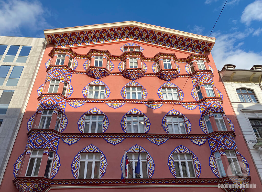 La modernista Casa Vurnik (Vurnikova hiša) uno de los símbolos de Liubliana La modernista Casa Vurnik (Vurnikova hiša) uno de los símbolos de Liubliana